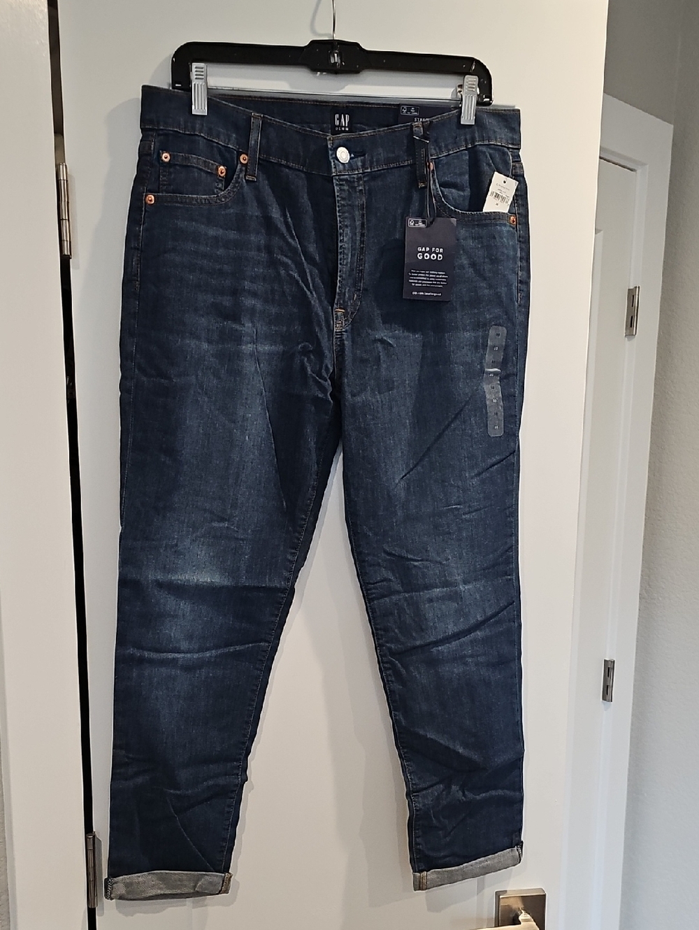 GAP Women’s Wearlight Straight Jeans